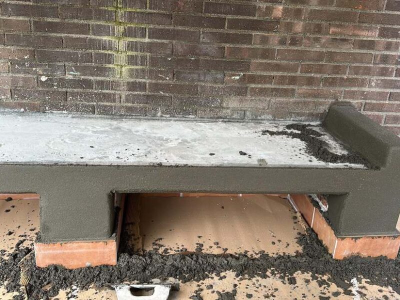 Ejecución del banco de obra sobre pilarcillos de ladrillo