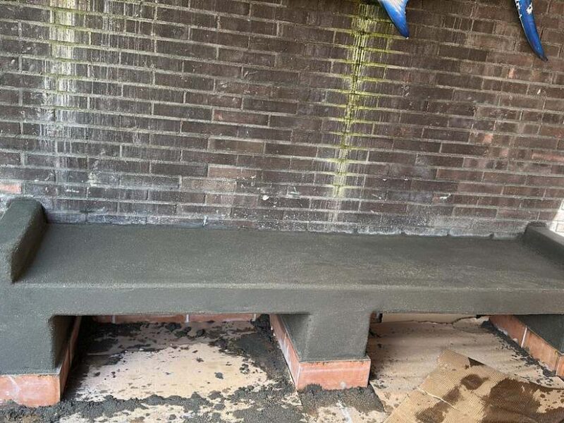 Banco corrido de obra revestido y rematado