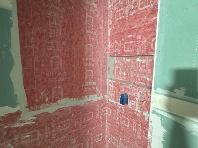 Lámina impermeabilizante en la zona húmeda de la ducha