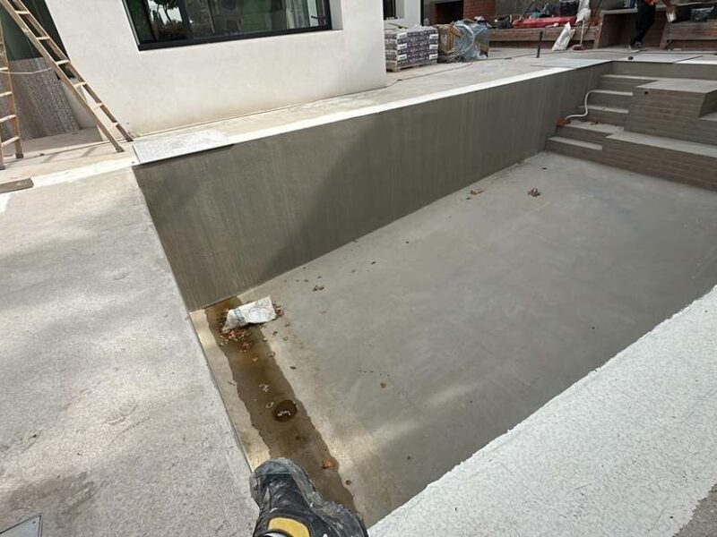 Vaso de piscina de obra antes del revestimiento